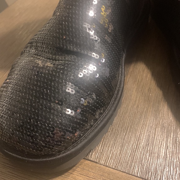 Women’s UGG Classic Short Cosmos Sequin - Size 9 - Picture 7 of 7